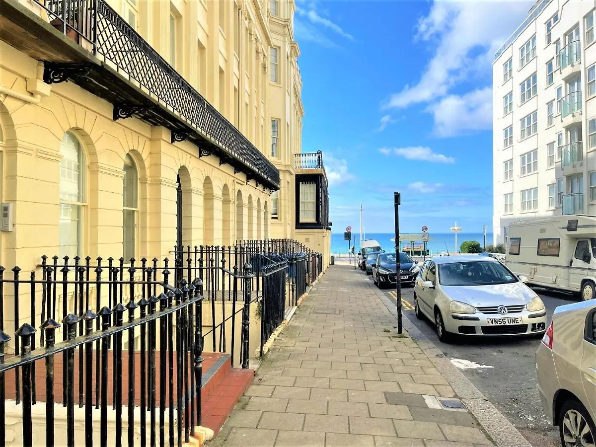 Brighton Seafront Tropical Two Bedroom Flat