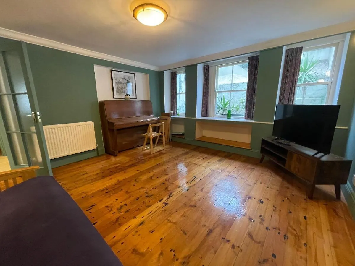 아파트 Brighton Seafront Tropical Two Bedroom Flat 영국