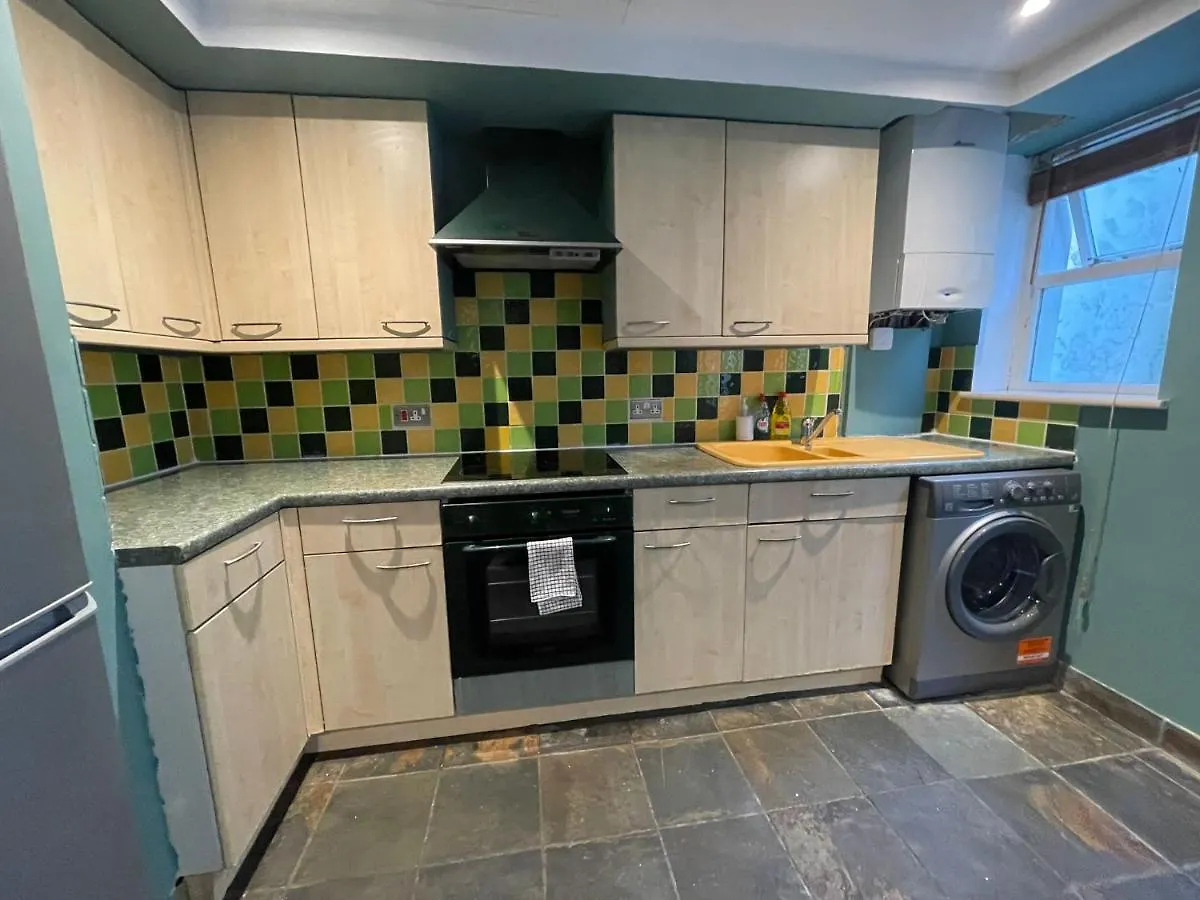Brighton Seafront Tropical Two Bedroom Flat